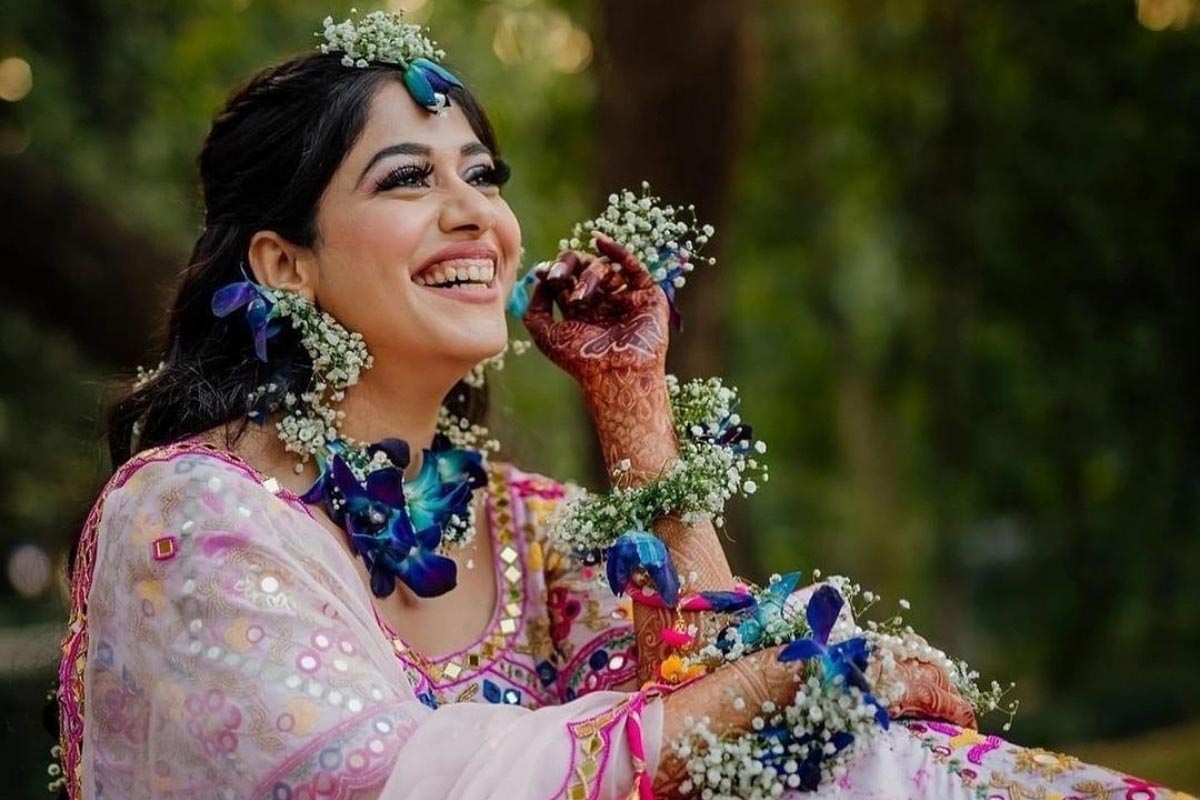 Flower jewellery store bride